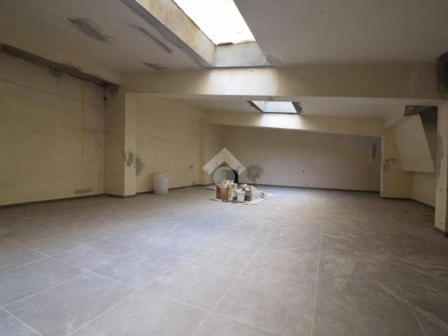 Locale Commerciale in affitto a III Circoscrizione, Messina