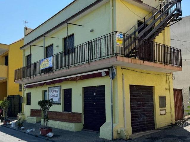 Locale Commerciale in vendita a Mortelle, Messina