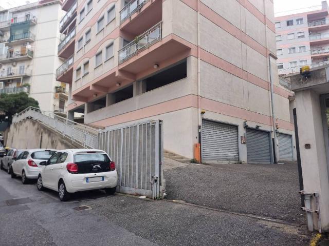 Locale Commerciale in vendita a III Circoscrizione, Messina