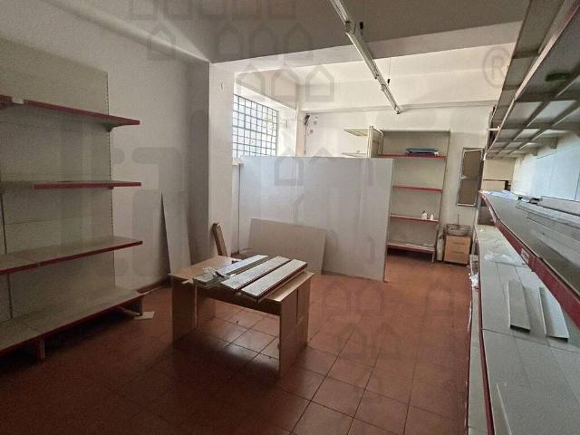 Locale Commerciale in vendita a IV Circoscrizione, Messina