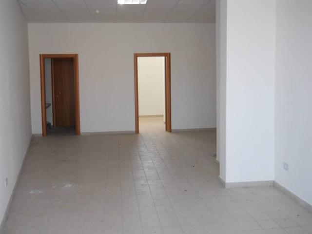 Locale Commerciale in vendita a San Filippo Inferiore, Messina
