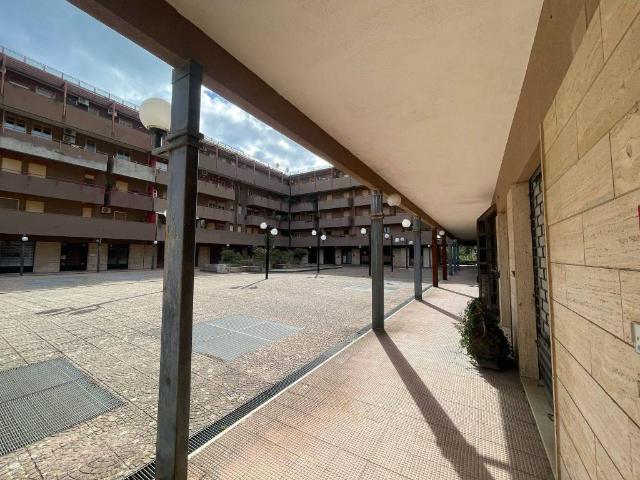 Locale Commerciale in vendita a III Circoscrizione, Messina