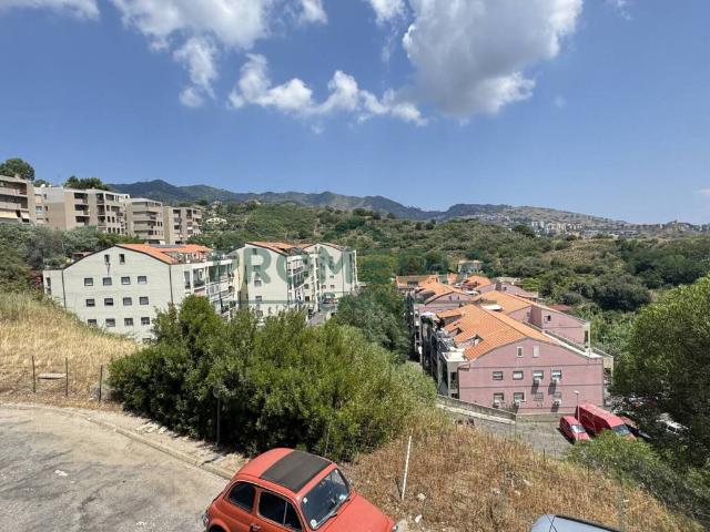 Locale Commerciale in vendita a V Circoscrizione, Messina