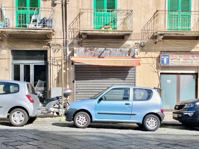 Locale Commerciale in vendita a IV Circoscrizione, Messina