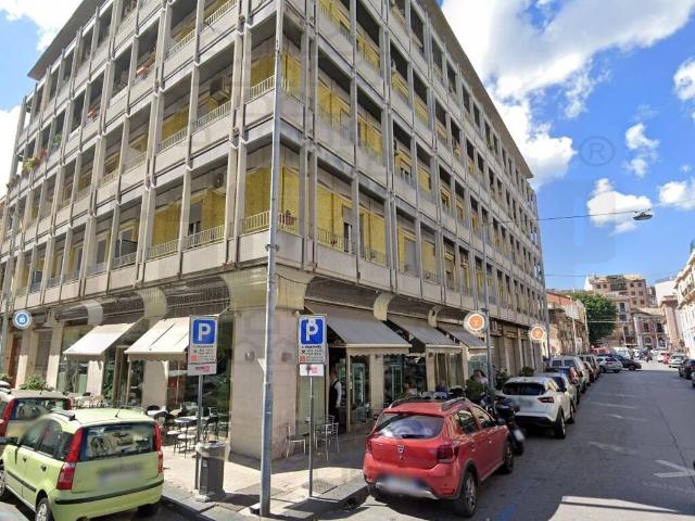 Locale Commerciale in vendita a IV Circoscrizione, Messina