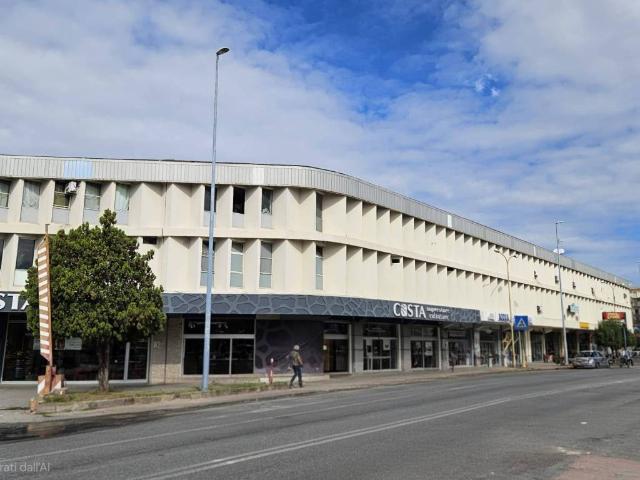 Locale Commerciale in vendita a II Circoscrizione, Messina