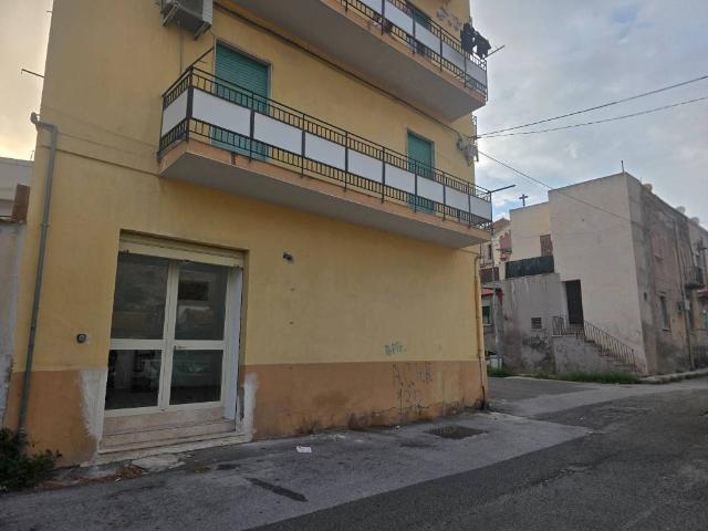Locale Commerciale in vendita a III Circoscrizione, Messina