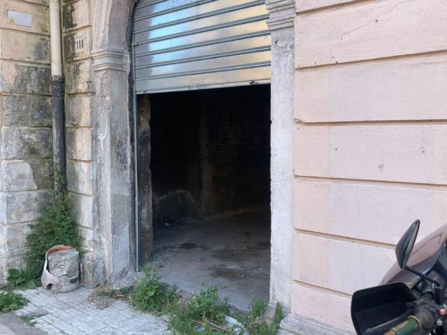 Locale Commerciale in vendita a IV Circoscrizione, Messina