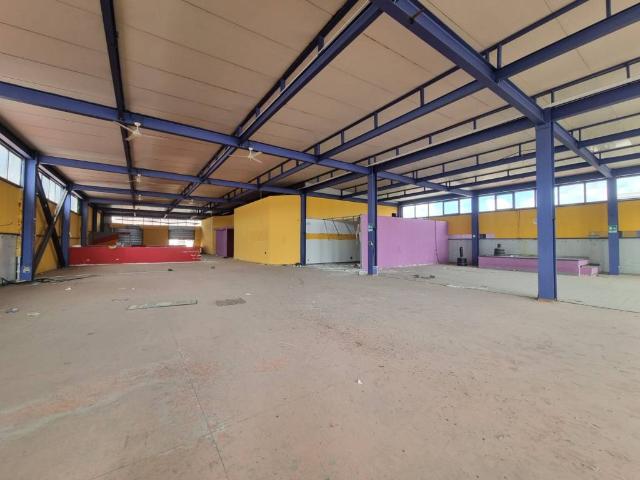 Locale Commerciale in vendita a III Circoscrizione, Messina