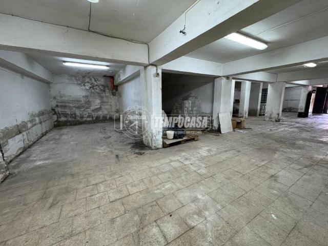 Locale Commerciale in vendita a Mortelle, Messina