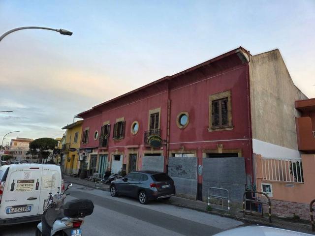 Locale Commerciale in vendita a Mortelle, Messina