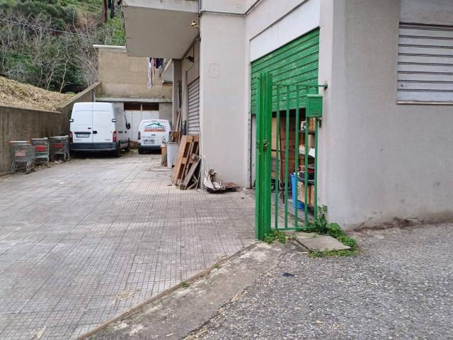 Locale Commerciale in vendita a III Circoscrizione, Messina