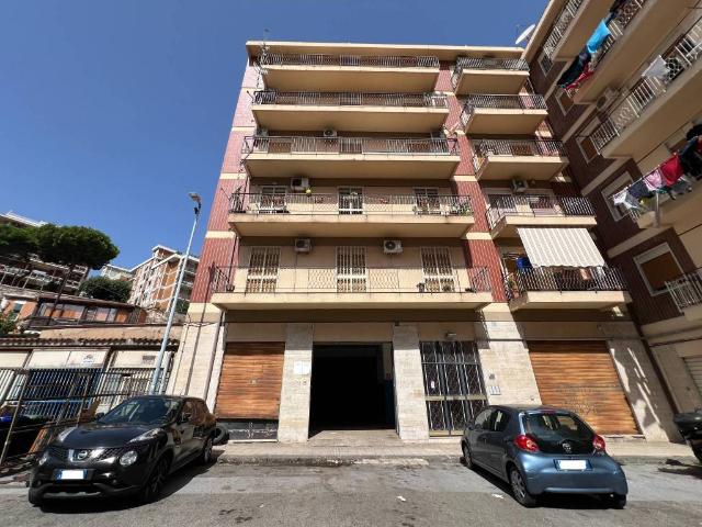 Locale Commerciale in vendita a IV Circoscrizione, Messina