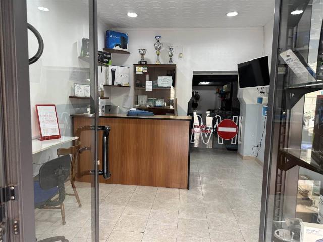 Locale Commerciale in vendita a IV Circoscrizione, Messina