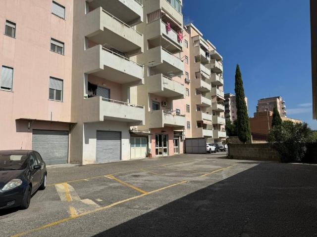 Locale Commerciale in vendita a V Circoscrizione, Messina
