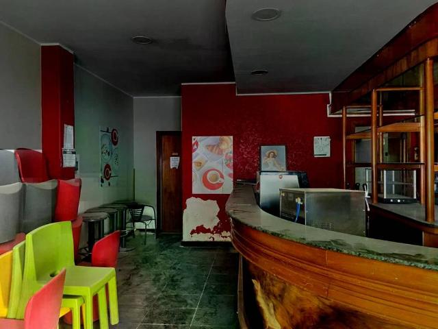 Locale Commerciale in vendita a II Circoscrizione, Messina