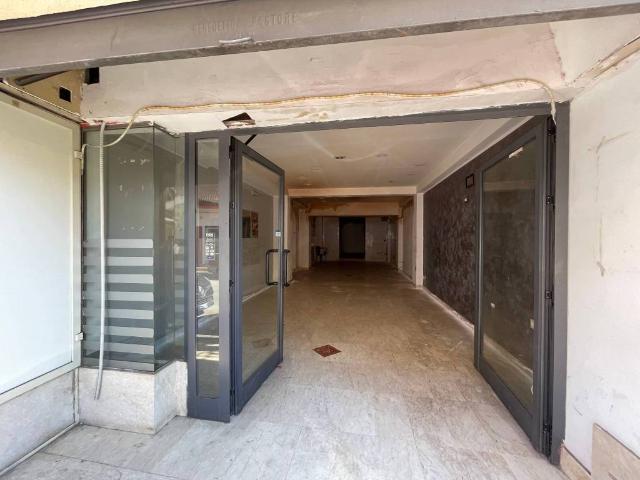 Locale Commerciale in vendita a VI Circoscrizione, Messina