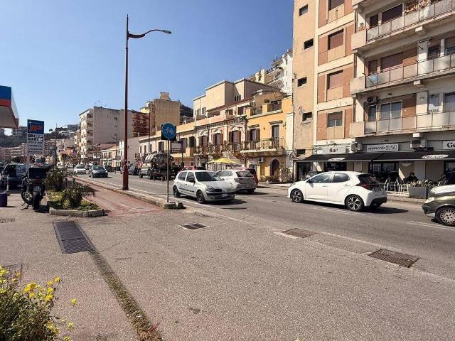 Locale Commerciale in vendita a V Circoscrizione, Messina