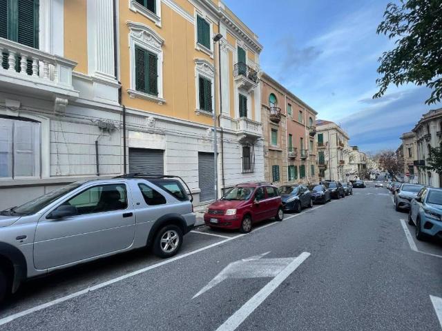 Locale Commerciale in vendita a IV Circoscrizione, Messina