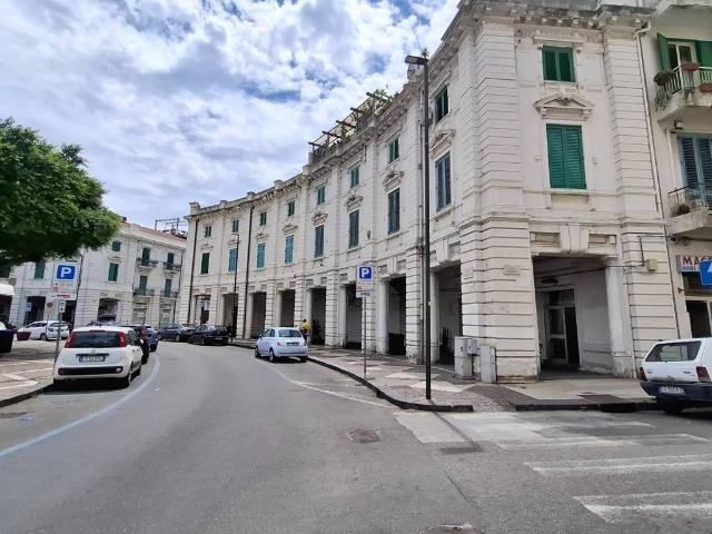 Locale Commerciale in vendita a IV Circoscrizione, Messina