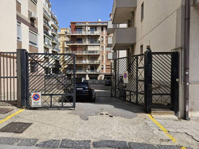 Locale Commerciale in vendita a III Circoscrizione, Messina