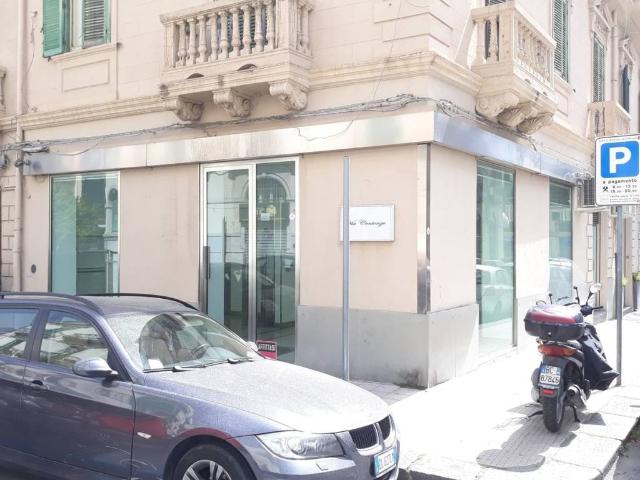 Locale Commerciale in vendita a IV Circoscrizione, Messina