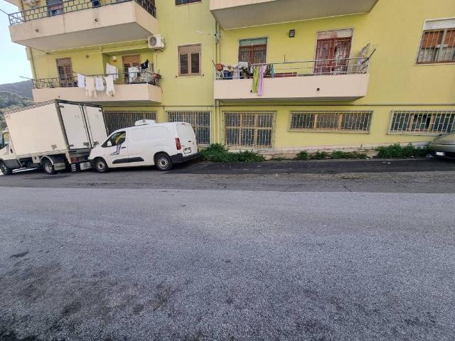 Locale Commerciale in vendita a I Circoscrizione, Messina