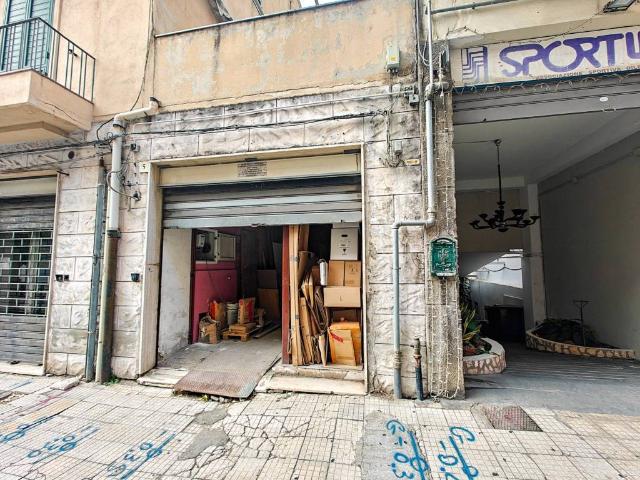 Locale Commerciale in vendita a IV Circoscrizione, Messina