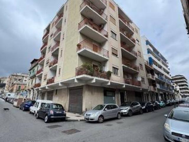 Locale Commerciale in vendita a III Circoscrizione, Messina