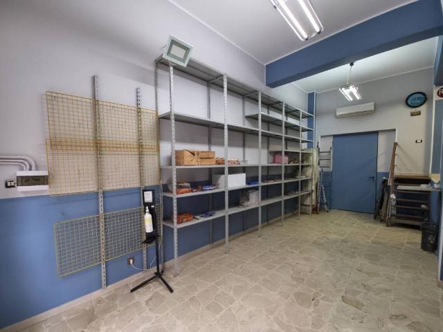 Locale Commerciale in vendita a IV Circoscrizione, Messina