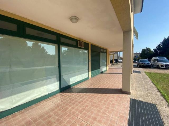 Locale Commerciale in vendita a Lissaro, Mestrino