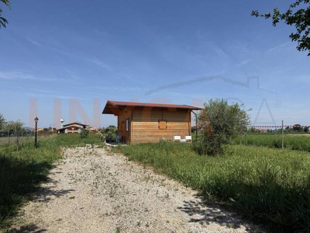 Locale Commerciale in vendita a Mestrino, Veneto