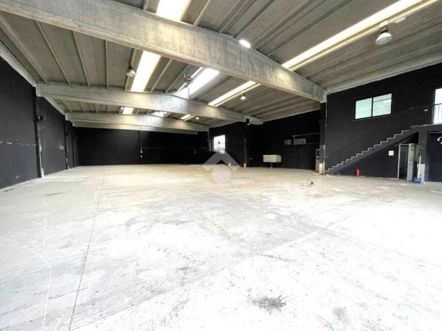 Locale Commerciale in vendita a Mestrino, Veneto