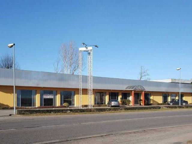 Locale Commerciale in vendita a Mezzanino, Lombardia