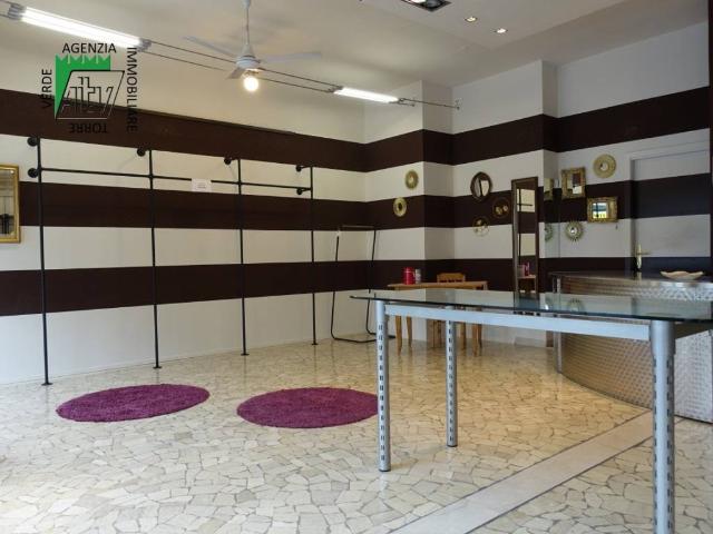Locale Commerciale in vendita a Comunità Rotaliana-Königsberg, Mezzolombardo