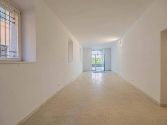 Locale Commerciale in vendita a Comunità Rotaliana-Königsberg, Mezzolombardo