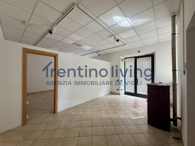 Locale Commerciale in vendita a Comunità Rotaliana-Königsberg, Mezzolombardo