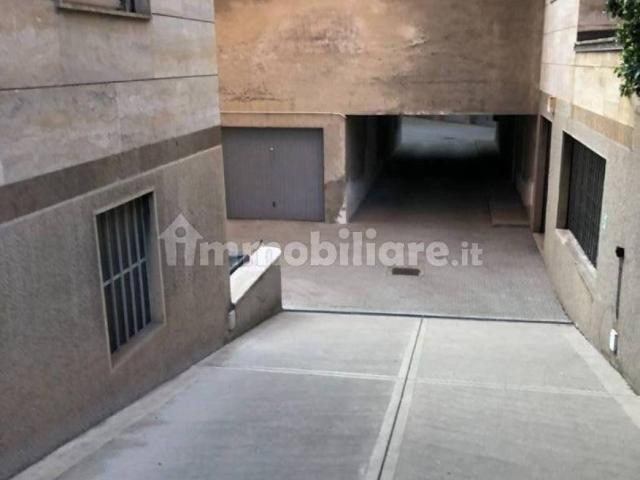 Locale Commerciale in vendita a Municipio 9, Milano