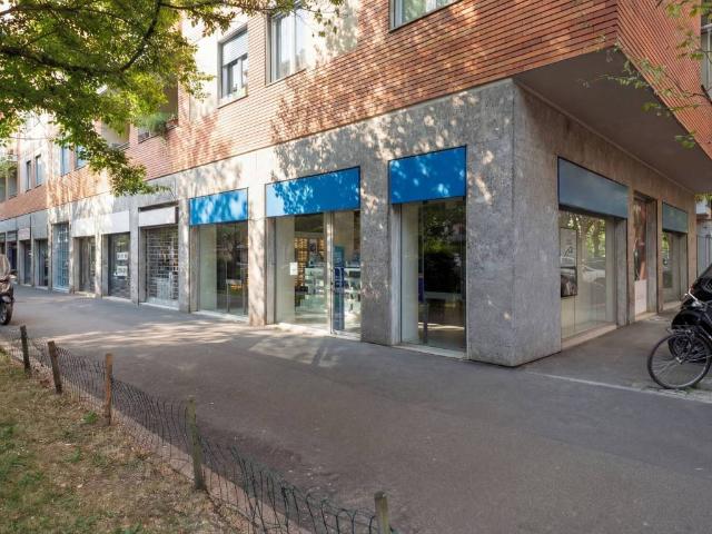 Locale Commerciale in vendita a Municipio 6, Milano
