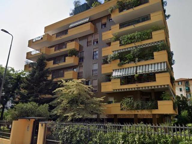 Locale Commerciale in vendita a Municipio 9, Milano