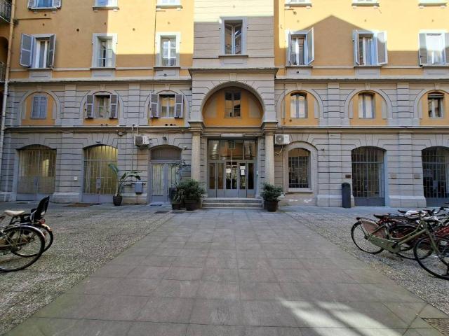 Locale Commerciale in vendita a Municipio 6, Milano