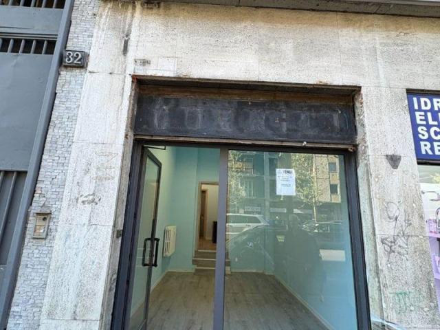 Locale Commerciale in vendita a Municipio 6, Milano