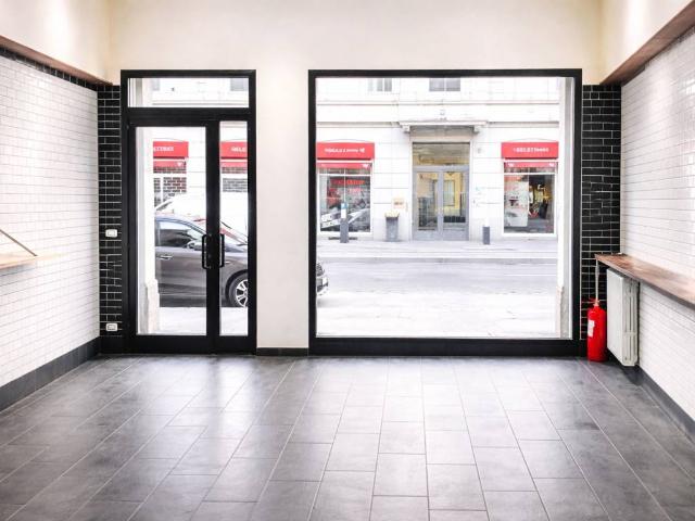 Locale Commerciale in vendita a Municipio 9, Milano