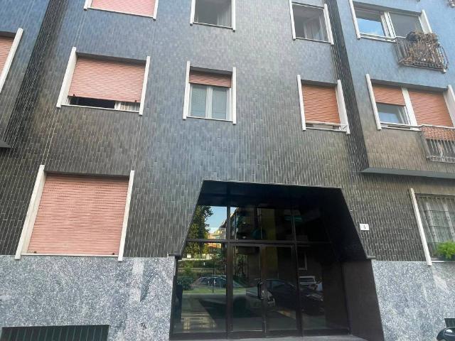 Locale Commerciale in vendita a Municipio 6, Milano