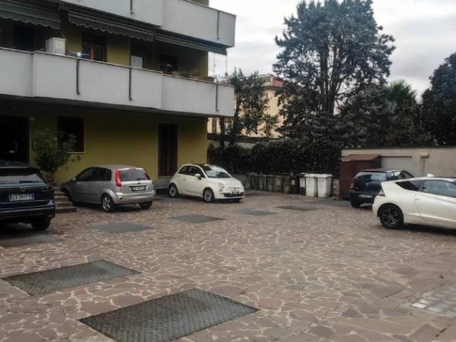 Locale Commerciale in vendita a Municipio 9, Milano