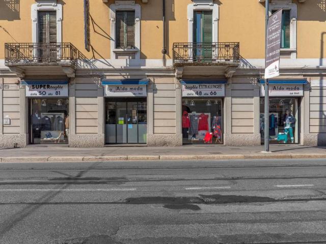 Locale Commerciale in vendita a Municipio 9, Milano