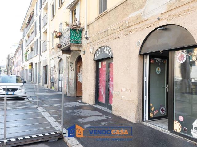 Locale Commerciale in vendita a Municipio 5, Milano