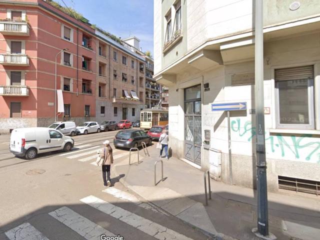 Locale Commerciale in vendita a Municipio 8 di Milano, Milano
