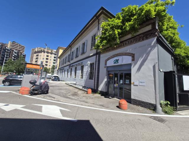 Locale Commerciale in vendita a Municipio 4, Milano
