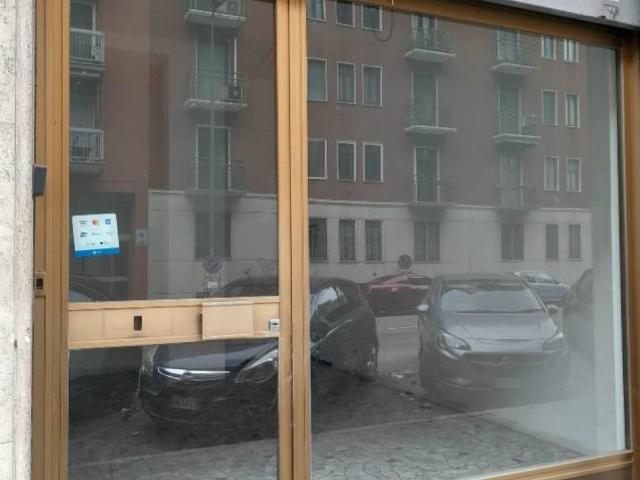 Locale Commerciale in vendita a Municipio 4, Milano